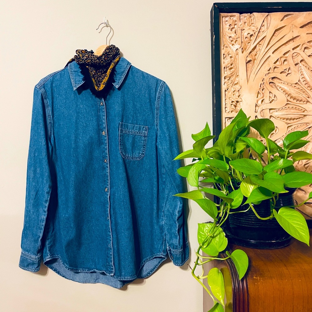 BDG Chambray Button-Down Sz M
